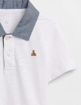Playera tipo polo de algodón para niño